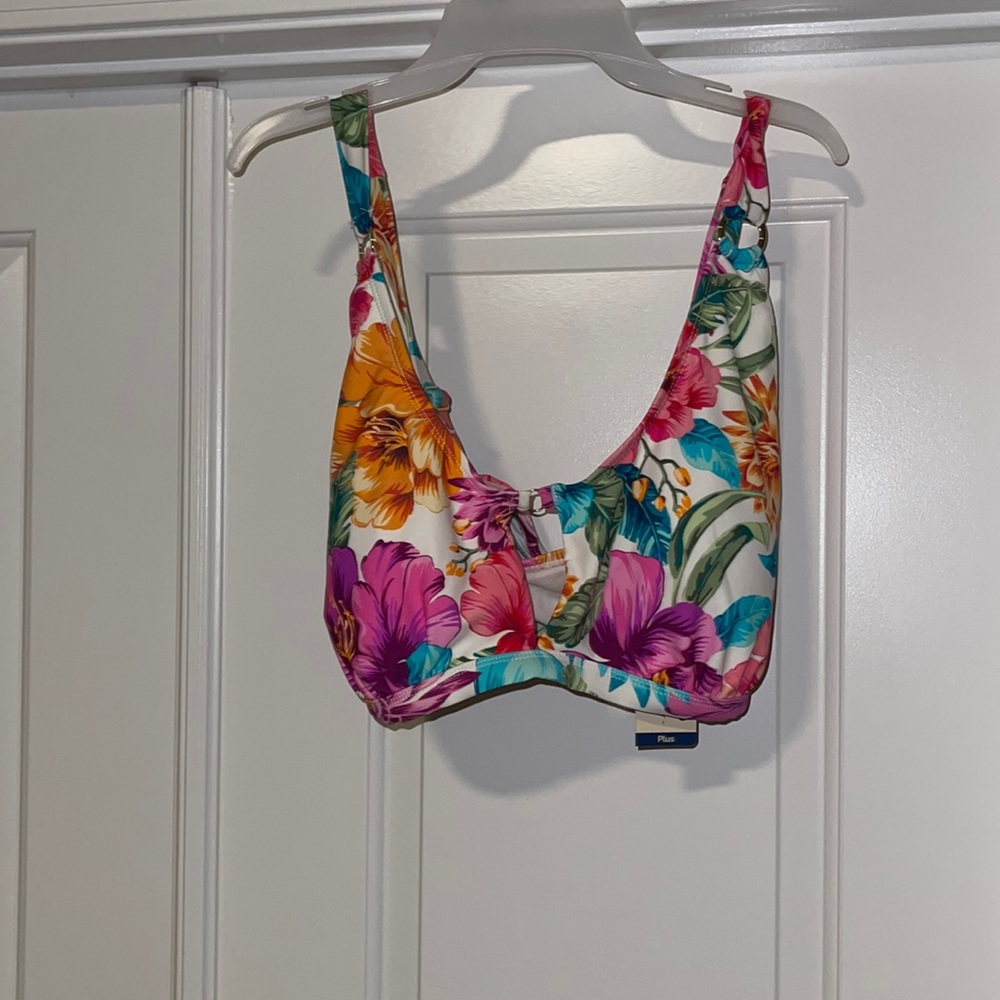 NWT’s 4X bikini top